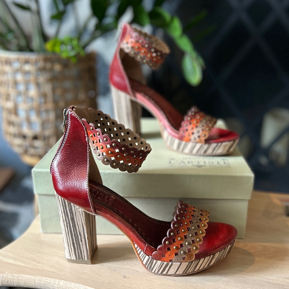 L’Artiste by Spring Step – “Anna” Platform Sandal Size 8.5